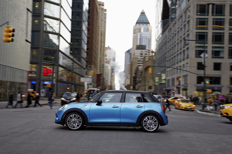  Mini Cooper S 5-Door 2015 года  (US) (фото 6 из 27)